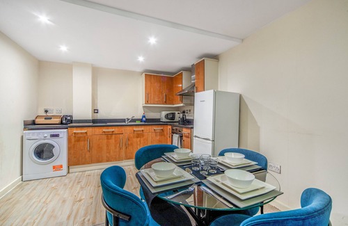 Bordesley Apartment | Spacious 2-Bedroom Flat in Birmingham – Long-Term Stays Welcome