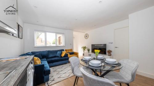 Luton Apartment | Spacious 2 bedroom home, Contractors friendly and free parking