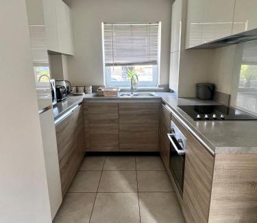 Chatham House | Spacious 2-bedroom house with free parking