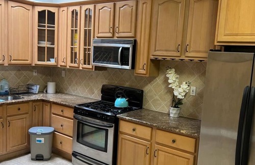 Clawson Apartment | Spacious 2 Bedroom Loft in the Heart of the Bay. Minutes from attractions.