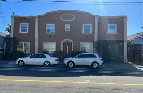 Clawson Apartment | Spacious 2 Bedroom Loft in the Heart of the Bay. Minutes from attractions.