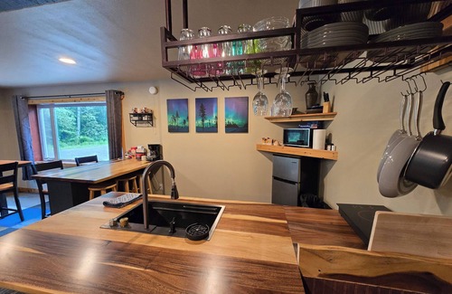 Fairbanks House | Spacious 2 bedroom, sleeps 12, indoor hottub, beautiful location for Aurora!