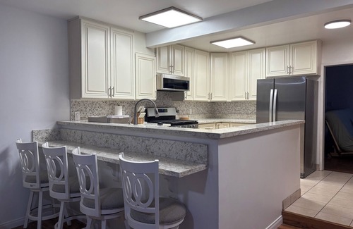 Compton House | Spacious 2-bedroom house with King Bed, WiFi, near LAX, Sofi, Dignity