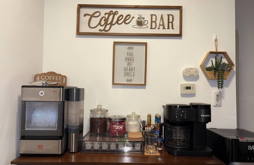 Compton House | Spacious 2-bedroom house with King Bed, WiFi, near LAX, Sofi, Dignity