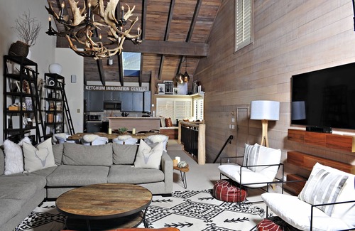 Sun Valley Condo | Spacious 2 Br Condo with Baldy Mountain views at base of Dollar, hot tub & pool