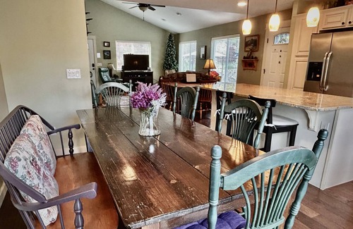 Woods Bay House | Spacious 2-Story Close to Lake-Marina-Fishing; 2 dogs-A/C-Mountain View