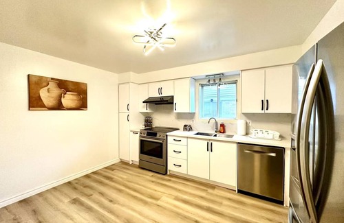 Milliken Villa | Spacious （238 sq meters）5-bedroom villa in fabulous Toronto with free parking