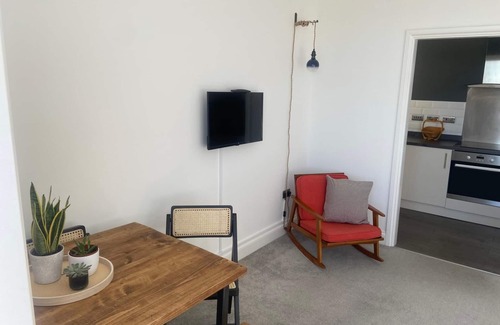 Hythe Apartment | Spacious 2BD Flat With Stunning Views Folkestone