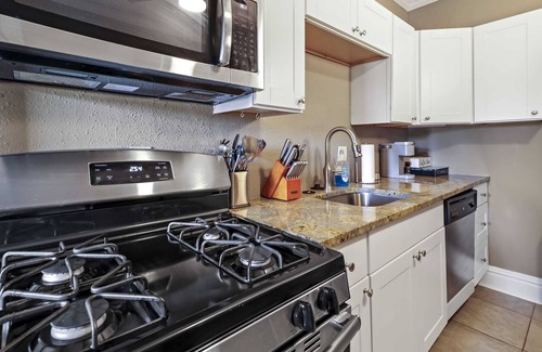 Tower Grove East Apartment | Spacious 2BR-1BA Laundry & Backyard