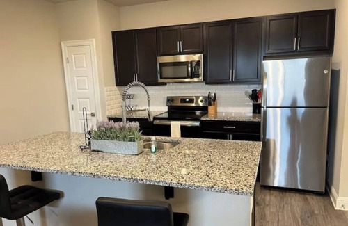 Lake Charles Apartment | Spacious 2BR/2BA Oasis Retreat with Carport