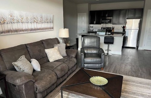 Lake Charles Apartment | Spacious 2BR/2BA Oasis Retreat with Carport