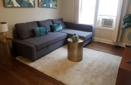 Chicago Apartment | Spacious 2BR Apartment near Airport - Central Charming