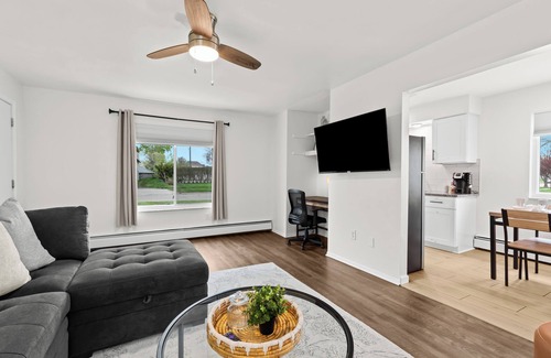 Mount Clemens Apartment | Spacious 2BR Flat | King Bed | Downtown Mt.Clemens