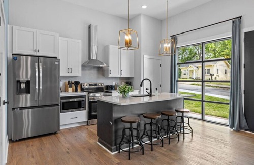 Talbot's Corner Apartment | Spacious 2BR for Families | Close to Honky Tonks!