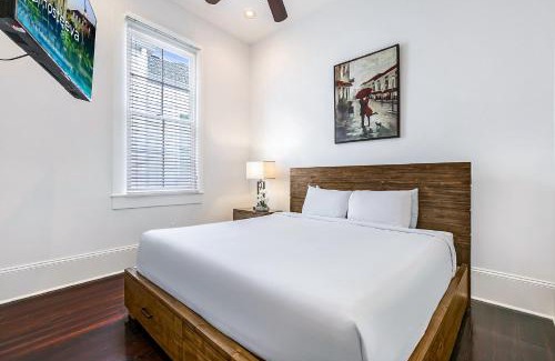 Faubourg Lafayette Apartment | Spacious 2BR in Prime Garden District Location w Pool