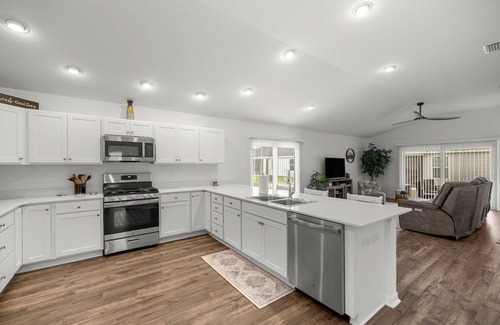 Sumter County House | Spacious 2BR in The Villages | GolfCart | King Bed