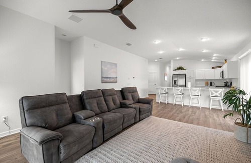 Sumter County House | Spacious 2BR in The Villages | GolfCart | King Bed