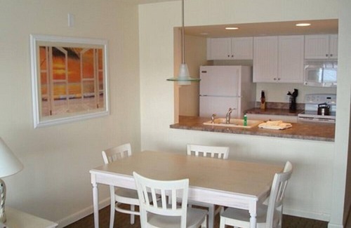 Southend Condo | Spacious 2BR Jersey Shore Condo with Pool & Amenities