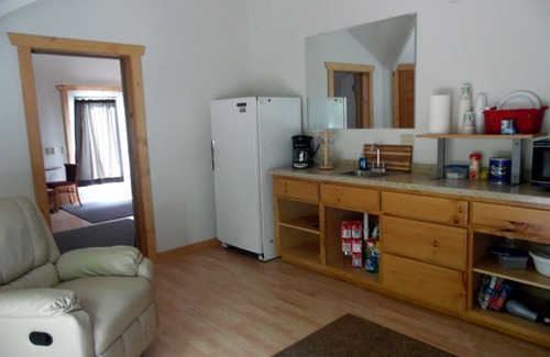 Mindoro Apartment | Spacious 2nd Floor Suite