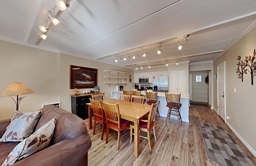 Mammoth Lakes Condo | Spacious 3 Bed 3 Bath Condo with 3 Spas and Great View - Just Steps Away from Ski Adventure! (Unit 310 at 1849) by RedAwning