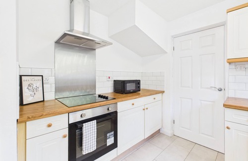 Wolverhampton Apartment | Spacious 3-Bed Home Near M6 & Wolverhampton City