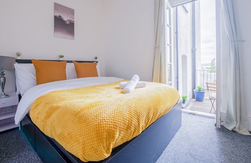 Rochester Apartment | Spacious 3 Bed Maisonette In The Heart Of Rochester