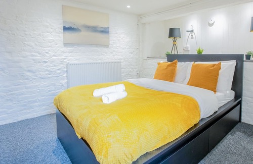 Rochester Apartment | Spacious 3 Bed Maisonette In The Heart Of Rochester