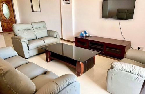 Masaki Apartment | Spacious 3-bedroom apartment in vibrant Dar es Salaam with WiFi AC Swimming pool