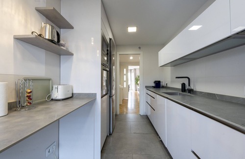 Las Acacias Apartment | Spacious 3-bedroom, 2-bathroom flat in Residential Complex with Swimming Pool, Paddle Tennis Madrid