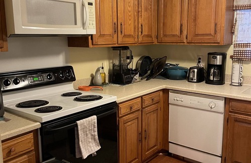 Rogers House | Spacious 3 bedroom 2 bath family home, close to hospitals and entertainment.