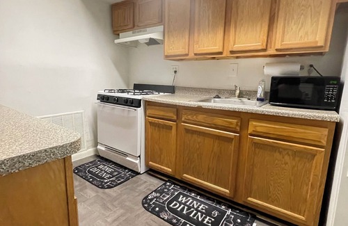 Oxon Hill Apartment | Spacious 3-bedroom apartment with WiFi and AC in superb Oxon Hill