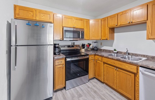 St. Cloud Apartment | Spacious 3-bedroom apartment with WiFi, AC in wonderful St. Cloud