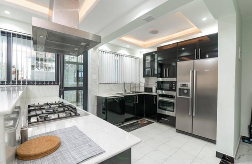 Kilimani Apartment | Spacious 3-bedroom apartment in Nairobi with fitness room near CBD-Sandalwood