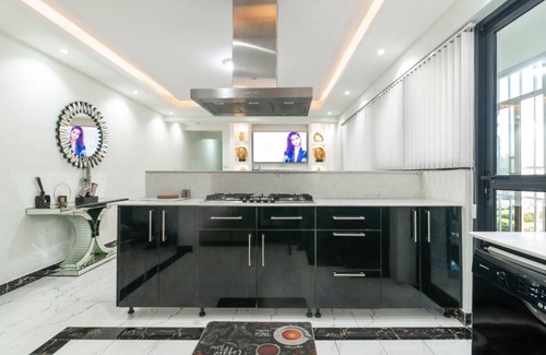 Kilimani Apartment | Spacious 3-bedroom apartment in Nairobi with fitness room near CBD-Sandalwood