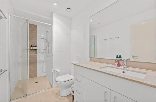 Lyneham Apartment | Spacious 3-Bedroom Apartment + Lifestyle Amenities