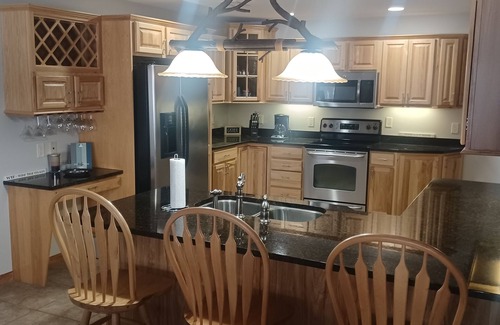 Arkdale Condo | Spacious 3 Bedroom Condo at Northern Bay Resort. Lake, beach, golf, pool & more.