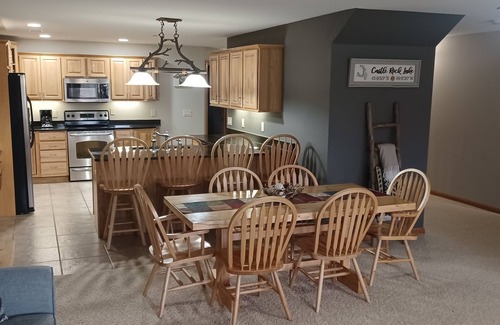 Arkdale Condo | Spacious 3 Bedroom Condo at Northern Bay Resort. Lake, beach, golf, pool & more.