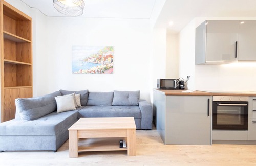 Athens Apartment | Spacious 3-Bedroom Dual Apartment in City Centre