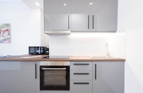 Athens Apartment | Spacious 3-Bedroom Dual Apartment in City Centre