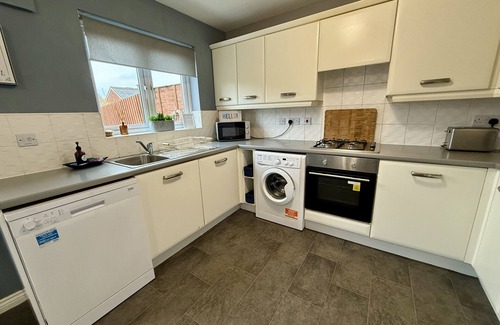 Cheltenham House | Spacious 3-Bedroom House in East Cheltenham – Ideal for Work Stays, Family Trips & Cheltenham Races