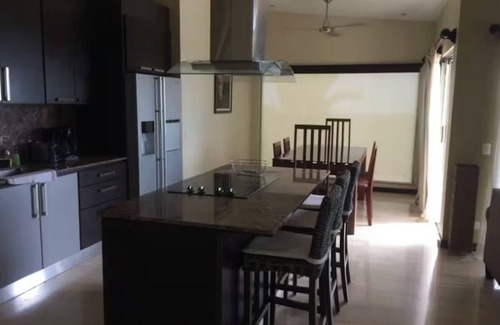 Los Angeles Chires House | Spacious 3-bedroom house with Ocean View-Large Pool-Gated Development-WiFi-AC