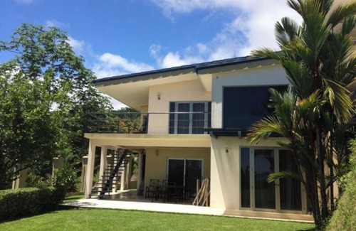 Los Angeles Chires House | Spacious 3-bedroom house with Ocean View-Large Pool-Gated Development-WiFi-AC