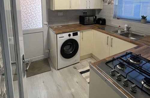 Wolverhampton Other | Spacious 3-Bedroom House perfect for Weekend Getaway