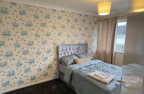 Wolverhampton Other | Spacious 3-Bedroom House perfect for Weekend Getaway