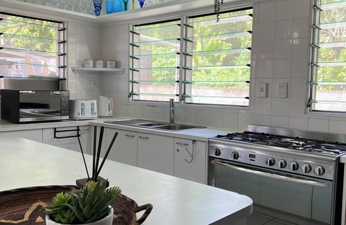 Apia House | Spacious 3 bedroom home, 10min to town. Wifi & AC available!