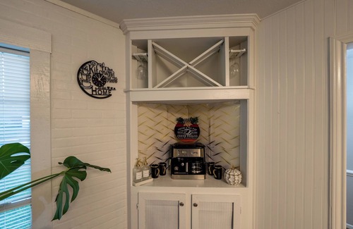 Barker House | Spacious 3-Bedroom Katy Home Sleeps 8. Perfect for Families & Business Travelers