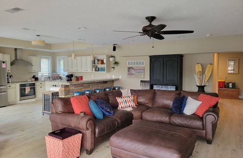 LaPlatte I House | Spacious 3-bedroom Lake House property minutes away from Omaha