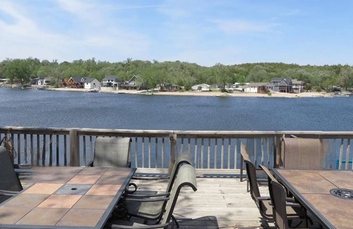 LaPlatte I House | Spacious 3-bedroom Lake House property minutes away from Omaha