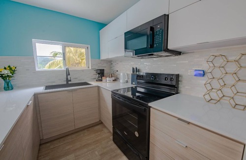 Jimenez House | Spacious 3-Bedroom Retreat with Sparkling Pool & Relaxing Vibes