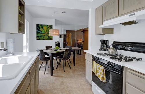 Canyon Corridor Condo | Spacious 3 bedroom, 2 bath Condo in South Palm Springs - Casa Estados